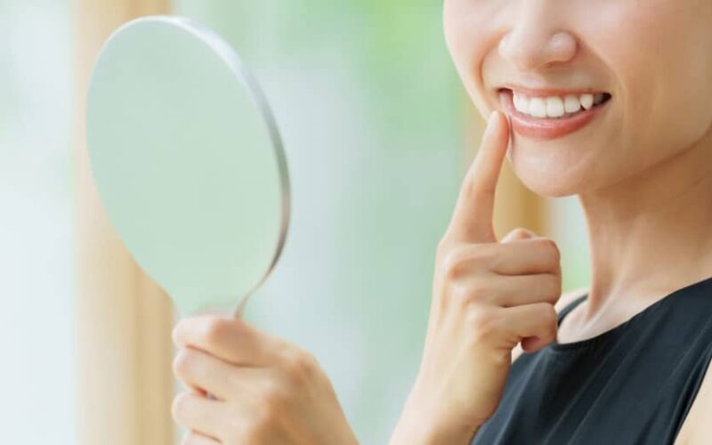 Au bout de combien de temps après une extraction dentaire peut-on se faire poser un implant dentaire ? | Dr Elhyani | Paris