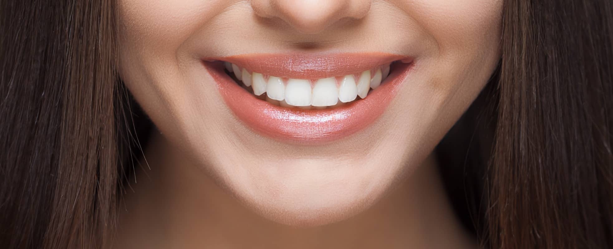 Les résultats des implants dentaires offrent-ils un sourire naturel ? | Dr Elhyani | Paris